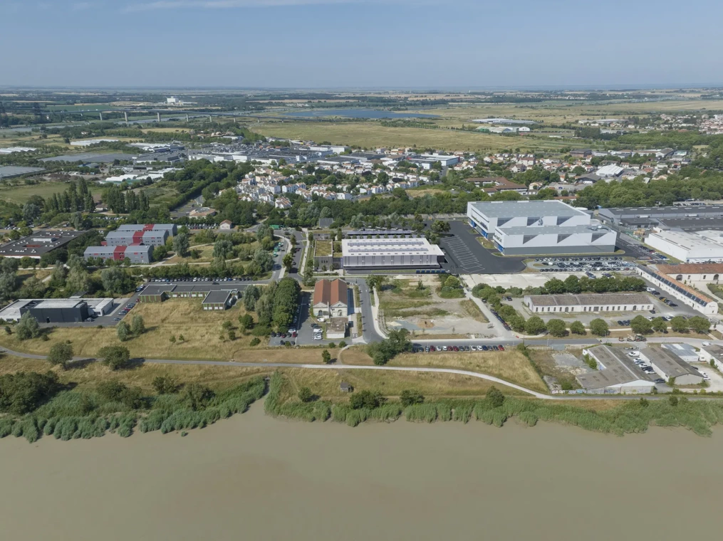 Incrustation 3D sur photo de drone des nouveaux bâtiments du site Airbus Atlantic à Rochefort